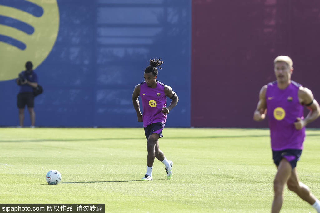 巴塞罗那新星福尔特：法甲的召唤与未来的抉择